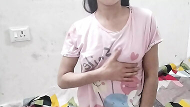 Ghar par aaye padosi ko jabar dasti pakad ke chod diya