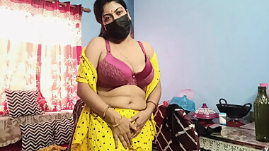 Indian Big Tits Aunty Changing Saree Slowly, Hairy Pussy Tease by Hot Desi Mom Homemade