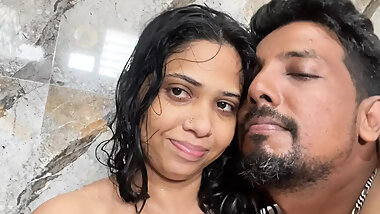 FIRST TIME SECRETLY CAUGHT MUMBAI STEPSISTER BATHING