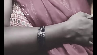 Desi mature aunty open bra...