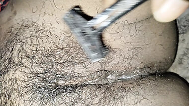 Des Indian wife shaving pusssy