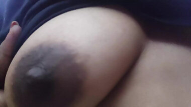 Sexy juicy indian boobs👅