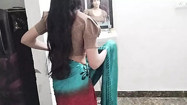 Bhabhi ko paise dekar jabar dasti doodh daba kar pela