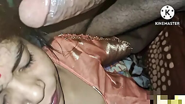 Desi Wife Ke Muh Mein Pani Gira Diya Aur Uski Gand Ki Mast Chudai Kiya