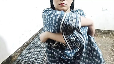 Hot bhabhi ki tight chut ko dhila kar diya