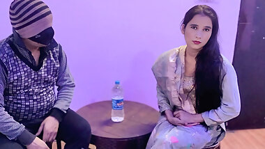 Husband se chhupa kar Boss se Hotel me chudbai