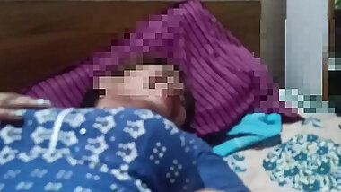 Bhabhi show her naked body