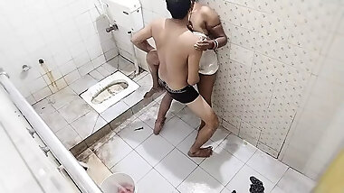 Desi fuck toilet fuck hard