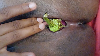 Indian desi wife orgasam masturbation use vegetable