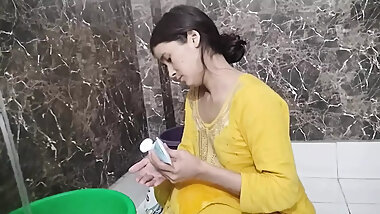 College girl ka bathroom MMS video