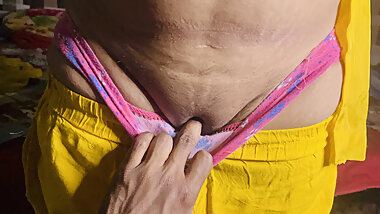 desi bhabhi first time fingering in pussy