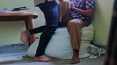 Indian village student girl ko store room me le jake teacher ne choda