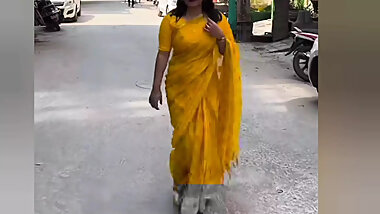 Indian hot figure young sister-in-law's bath!!   Sister-in-law's figure is very beautiful !! Secretly made video of desi village girl watching and masterbeing