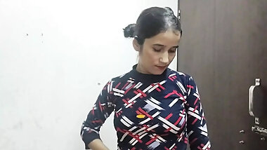 Kisi ke na rahne par little step sister ko pel diya