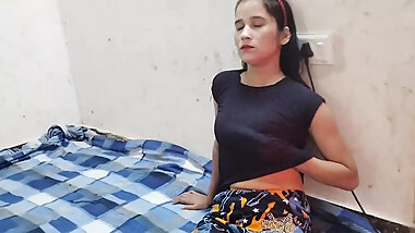 Akeli rahene par bhabhi mere se chud gyi