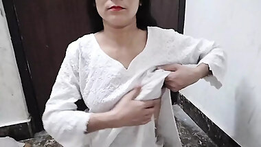 Jwan bhabhi ka chuchi dba ke pela