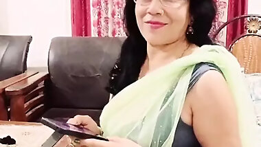 Telugu aunty full romance with her car driver in outdoor Agent Bathroom