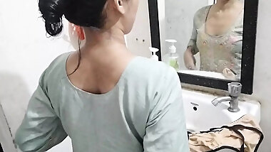 Bhabhi ko Cream parlour laya khus hokar usne bur dakhaii