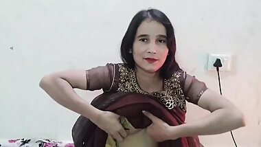 Step sister ka bathroom me paint khol kar choda