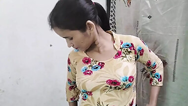 Chachi ko chodte chacha ne dekh liya