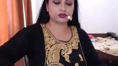 NRI INDIAN WIFE NUDE  GETTING DRESSED