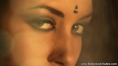 Exotic Bollywood Babe Nude