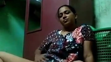 Indian unmarried mature aunty show her nude body