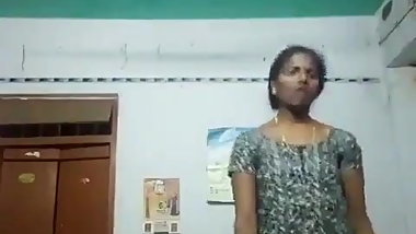 Tamil housewife video chatting part 1